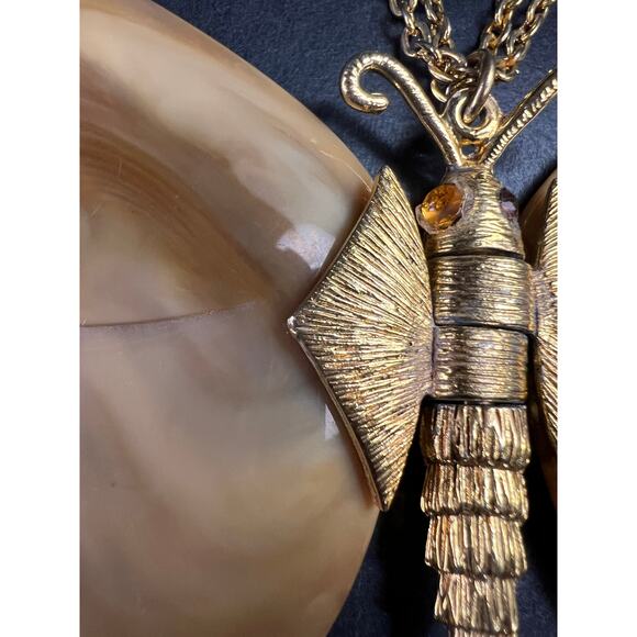 Vintage 70s Articulated Butterfly Necklace | Root Beer Marbled Wings 26" - Picture 9 of 13
